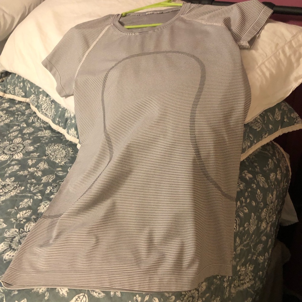 EUC Lululemon Swiftly Tech Striped Short Sleeve Athletic Top 10 - Picture 6 of 11